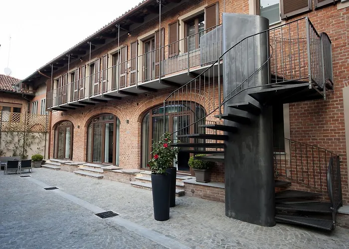 Angolo Divino 3* Alba (Piedmont)